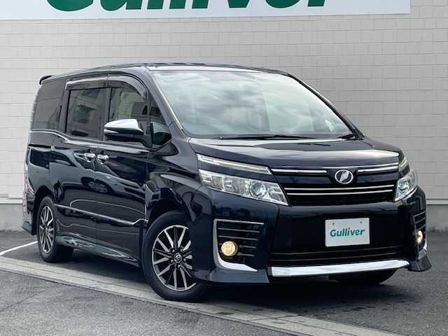 トヨタ ヴォクシー ZS 煌 静岡県 2015(平27)年 7.8万km ブラッキッシュアゲハガラスフレーク ●純正SDナビ/(フルセグ/CD/DVD/Bluetooth)/(NSZT-W64)/●バックカメラ/●純正11型フリップダウンモニター/●アイドリングストップ/●LEDヘッドライト/●オートライト/●フォグランプ/●革巻きステアリング/●ステアリングスイッチ/●電動格納ウインカーミラー/●ETC/●ISOFIX/●純正フロアマット/●ドアバイザー/●前方ドライブレコーダー/●プッシュスタート/●スマートキー/●純正16インチアルミホイール/●ダブル+サイドSRS+ABS/●保証書/●取扱説明書