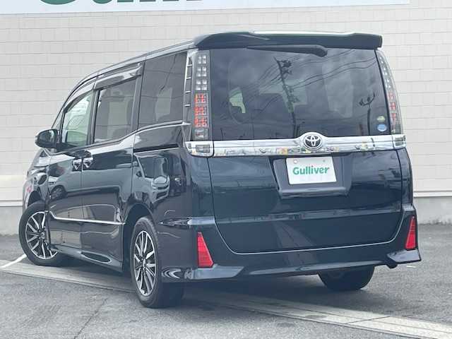 トヨタ ヴォクシー ZS 煌 静岡県 2015(平27)年 7.8万km ブラッキッシュアゲハガラスフレーク ●純正SDナビ/(フルセグ/CD/DVD/Bluetooth)/(NSZT-W64)/●バックカメラ/●純正11型フリップダウンモニター/●アイドリングストップ/●LEDヘッドライト/●オートライト/●フォグランプ/●革巻きステアリング/●ステアリングスイッチ/●電動格納ウインカーミラー/●ETC/●ISOFIX/●純正フロアマット/●ドアバイザー/●前方ドライブレコーダー/●プッシュスタート/●スマートキー/●純正16インチアルミホイール/●ダブル+サイドSRS+ABS/●保証書/●取扱説明書