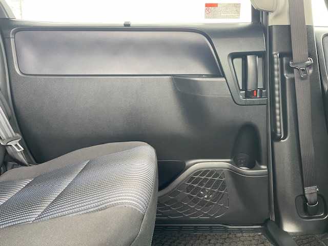 トヨタ ヴォクシー ZS 煌 静岡県 2015(平27)年 7.8万km ブラッキッシュアゲハガラスフレーク ●純正SDナビ/(フルセグ/CD/DVD/Bluetooth)/(NSZT-W64)/●バックカメラ/●純正11型フリップダウンモニター/●アイドリングストップ/●LEDヘッドライト/●オートライト/●フォグランプ/●革巻きステアリング/●ステアリングスイッチ/●電動格納ウインカーミラー/●ETC/●ISOFIX/●純正フロアマット/●ドアバイザー/●前方ドライブレコーダー/●プッシュスタート/●スマートキー/●純正16インチアルミホイール/●ダブル+サイドSRS+ABS/●保証書/●取扱説明書