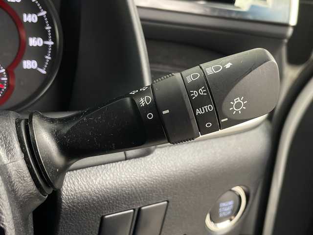 トヨタ アルファード S タイプゴールド 埼玉県 2020(令2)年 4.3万km ホワイトパールクリスタルシャイン 純正フリップダウンモニター/純正ナビ/　(Bluetooth/Miracast/USB/FM/AM)/フルセグテレビ/バックカメラ/ビルトインETC2.0/前後ドライブレコーダー/両側パワースライドドア/パワーバックドア/ハーフレザーシート/クルーズコントロール/衝突被害軽減ブレーキ/車線逸脱警報/クリアランスソナー/電子パーキングシステム/ブレーキホールド/オートLEDライト/オートハイビーム/プッシュスタート/純正18インチアルミホイール