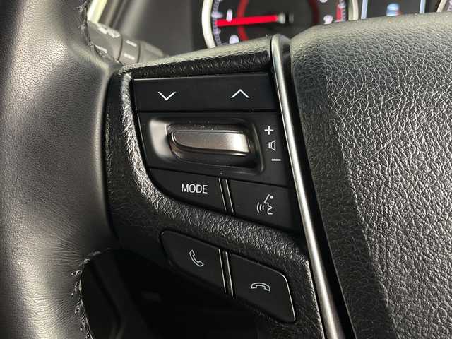 トヨタ アルファード S タイプゴールド 埼玉県 2020(令2)年 4.3万km ホワイトパールクリスタルシャイン 純正フリップダウンモニター/純正ナビ/　(Bluetooth/Miracast/USB/FM/AM)/フルセグテレビ/バックカメラ/ビルトインETC2.0/前後ドライブレコーダー/両側パワースライドドア/パワーバックドア/ハーフレザーシート/クルーズコントロール/衝突被害軽減ブレーキ/車線逸脱警報/クリアランスソナー/電子パーキングシステム/ブレーキホールド/オートLEDライト/オートハイビーム/プッシュスタート/純正18インチアルミホイール