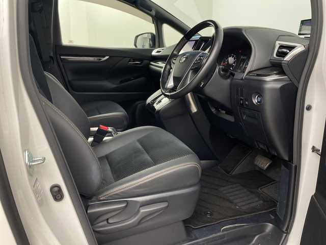 トヨタ アルファード S タイプゴールド 埼玉県 2020(令2)年 4.3万km ホワイトパールクリスタルシャイン 純正フリップダウンモニター/純正ナビ/　(Bluetooth/Miracast/USB/FM/AM)/フルセグテレビ/バックカメラ/ビルトインETC2.0/前後ドライブレコーダー/両側パワースライドドア/パワーバックドア/ハーフレザーシート/クルーズコントロール/衝突被害軽減ブレーキ/車線逸脱警報/クリアランスソナー/電子パーキングシステム/ブレーキホールド/オートLEDライト/オートハイビーム/プッシュスタート/純正18インチアルミホイール