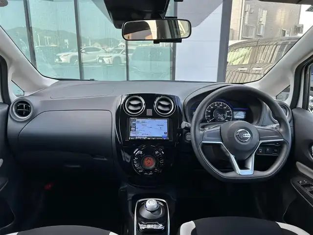 日産 ノート e－パワー X 香川県 2020(令2)年 0.5万km ホワイト 登録時走行距離：4920km/パナソニック製ストラーダメモリナビ/　BT接続/バックカメラ/エマージェンシーブレーキ/レーンキープアシスト/クリアランスソナー/横滑り防止装置/オートライト/ビルトインETC/ドライブレコーダー/プッシュスタート/スマートキー
