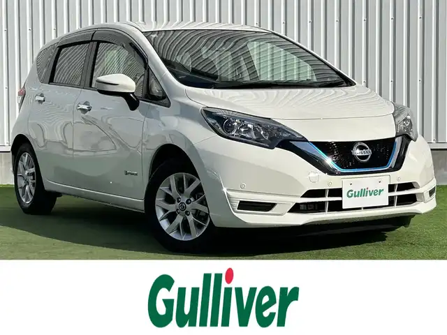 日産 ノート e－パワー X 香川県 2020(令2)年 0.5万km ホワイト 登録時走行距離：4920km/パナソニック製ストラーダメモリナビ/　BT接続/バックカメラ/エマージェンシーブレーキ/レーンキープアシスト/クリアランスソナー/横滑り防止装置/オートライト/ビルトインETC/ドライブレコーダー/プッシュスタート/スマートキー