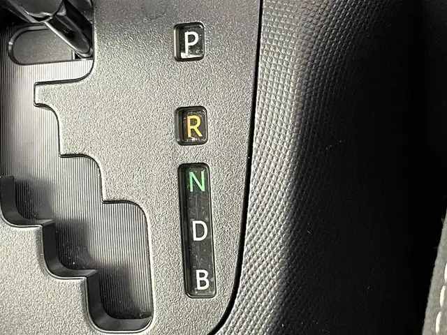 トヨタ アクア S スタイルブラック 千葉県 2021(令3)年 5.9万km ホワイトパールクリスタルシャイン 禁煙車/トヨタセーフティセンス/・衝突被害軽減ブレーキ/・レーンディパーチャーアラート/・オートマチックハイビーム/純正7インチナビ/・Bluetooth/・バックカメラ/LEDオートライト/純正15インチアルミホイール/純正フロアマット/オートエアコン/プッシュスタート/スマートキー/ETC