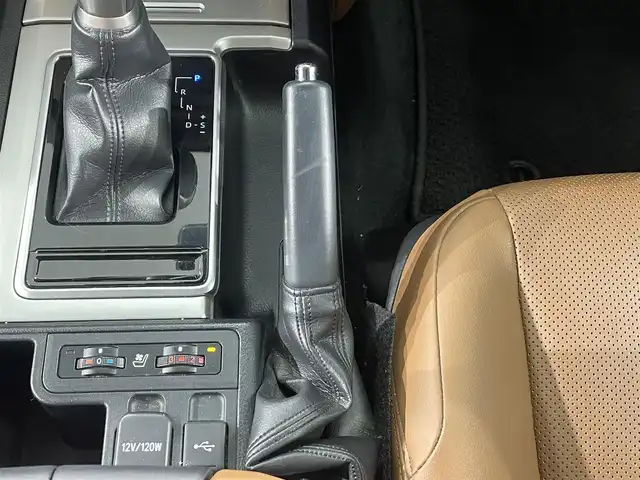 トヨタ ランドクルーザー プラド TX-L 70thアニバーサリーLTD 愛知県 2021(令3)年 4.5万km ホワイトパールクリスタルシャイン 純正９インチナビ/（AM/FM/Bluetooth/USB）/衝突軽減ブレーキ/アラウンドビューモニター/レーダークルーズコントロール/シートヒーター/ETC2.0/ドライブレコーダー/パワーシート/コーナーセンサー/レーンキープアシスト/パーキングアシスト/プッシュスタート/スマートキー/純正１８インチアルミホイール/オートライト