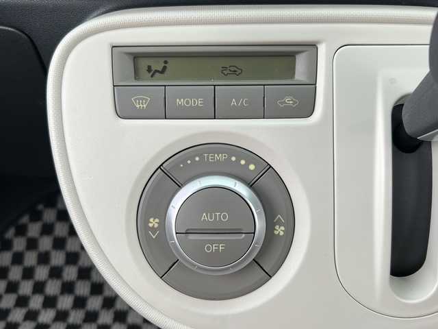 ダイハツ ミラ ココア プラスX 石川県 2012(平24)年 4.9万km ミストブルーマイカメタリック 純正オーディオ（CD・AUX・ラジオ）/アームレスト/ルーフレール/ヘッドライトレベライザー/ベンチシート/アイドリングストップ/電動格納ミラー/純正フロアマット/社外AW付スタッドレス車載/（145/80R13 2018年製3mm）