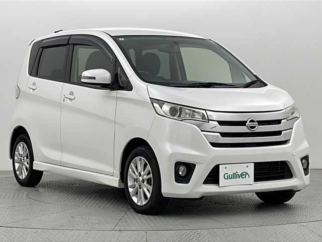 日産 デイズ 新潟県 2013(平25)年 6万km ホワイトパール 4WD/純正ナビ/　　フルセグ/CD/DVD/BT/バックカメラ/HIDヘッドライト/シートヒーター/純正14インチアルミホイール/アイドリングストップ/ウィンカーミラー/電格ミラー/スマートキー/ETC