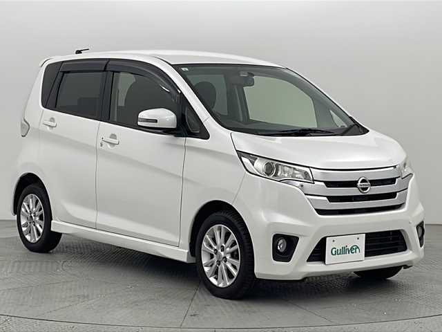 日産 デイズ 新潟県 2013(平25)年 6万km ホワイトパール 4WD/純正ナビ/　　フルセグ/CD/DVD/BT/バックカメラ/HIDヘッドライト/シートヒーター/純正14インチアルミホイール/アイドリングストップ/ウィンカーミラー/電格ミラー/スマートキー/ETC