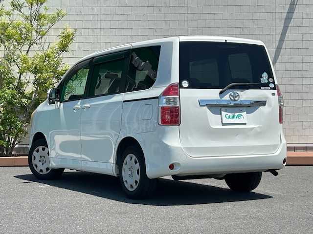 トヨタ ノア X Lセレクション 茨城県 2007(平19)年 10.9万km ホワイトパールクリスタルシャイン 社外SDナビ/AM/FM/CD/DVD/AUX/バックカメラ/横滑り防止装置/盗難防止装置/片側パワーバックドア/ウォークスルーシート/純正フロアマット/純正１５インチアルミホイール/ETC