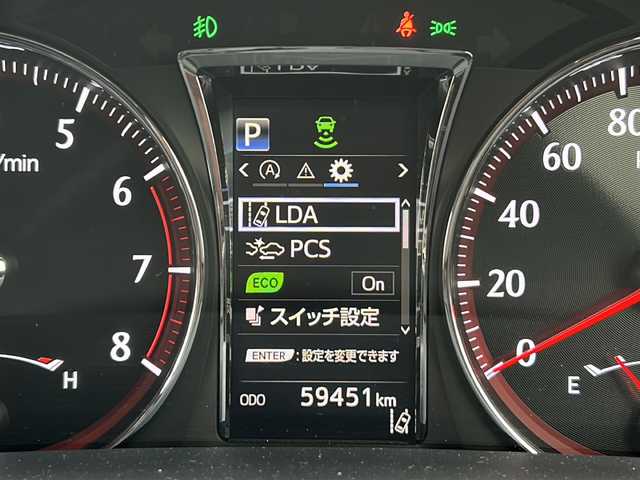 トヨタ クラウン アスリート S - TJ - フロンティア 静岡県 2017(平29)年 6万km プレシャスシルバー 【安全装備】/トヨタセーフティセンス/レーダークルーズコントロール/プリクラッシュセーフティ/（ミリ波レーダー・単眼カメラ・昼歩行者検知機能付）/（対車両：自車車速域約10km/hから最高速度：最大約40km/h減速可）/（対歩行者：自車車速域約10km/hから80km/h間：最大約30km/h減速可）/オートマチックハイビーム /（作動車速：30km/以上時）/レーンディパーチャーアラート（LDA）/（作動車速：50km/h以上時）/【主要装備】/メーカーナビ　/フルセグテレビ　/バックカメラ　/ＥＴＣ　/サンルーフ　/パドルシフト　/ハーフレザーシート　/シートヒーター/パワーシート　/ＬＥＤヘッドライト　/ＬＥＤフォグ　/純正１８インチアルミホイール/プッシュスタート/スマートキー