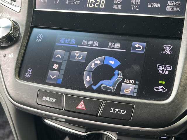 トヨタ クラウン アスリート S - TJ - フロンティア 静岡県 2017(平29)年 6万km プレシャスシルバー 【安全装備】/トヨタセーフティセンス/レーダークルーズコントロール/プリクラッシュセーフティ/（ミリ波レーダー・単眼カメラ・昼歩行者検知機能付）/（対車両：自車車速域約10km/hから最高速度：最大約40km/h減速可）/（対歩行者：自車車速域約10km/hから80km/h間：最大約30km/h減速可）/オートマチックハイビーム /（作動車速：30km/以上時）/レーンディパーチャーアラート（LDA）/（作動車速：50km/h以上時）/【主要装備】/メーカーナビ　/フルセグテレビ　/バックカメラ　/ＥＴＣ　/サンルーフ　/パドルシフト　/ハーフレザーシート　/シートヒーター/パワーシート　/ＬＥＤヘッドライト　/ＬＥＤフォグ　/純正１８インチアルミホイール/プッシュスタート/スマートキー