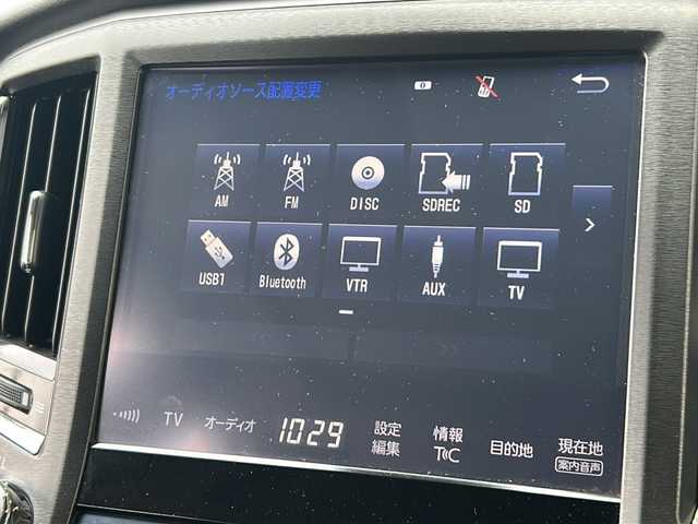 トヨタ クラウン アスリート S - TJ - フロンティア 静岡県 2017(平29)年 6万km プレシャスシルバー 【安全装備】/トヨタセーフティセンス/レーダークルーズコントロール/プリクラッシュセーフティ/（ミリ波レーダー・単眼カメラ・昼歩行者検知機能付）/（対車両：自車車速域約10km/hから最高速度：最大約40km/h減速可）/（対歩行者：自車車速域約10km/hから80km/h間：最大約30km/h減速可）/オートマチックハイビーム /（作動車速：30km/以上時）/レーンディパーチャーアラート（LDA）/（作動車速：50km/h以上時）/【主要装備】/メーカーナビ　/フルセグテレビ　/バックカメラ　/ＥＴＣ　/サンルーフ　/パドルシフト　/ハーフレザーシート　/シートヒーター/パワーシート　/ＬＥＤヘッドライト　/ＬＥＤフォグ　/純正１８インチアルミホイール/プッシュスタート/スマートキー