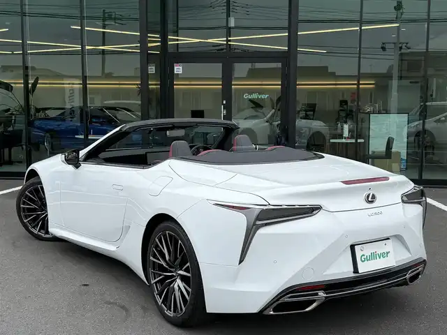 レクサス ＬＣ 500 コンバーチブル 栃木県 2023(令5)年 1万km ホワイトノーヴァガラスフレーク ワンオーナー/12.3インチナビ/AppleCarPlay・AndroidAuto/フルセグTV（走行中視聴可）/Bluetoothオーディオ/パノラミックビューモニター/カラーヘッドアップディスプレイ/レクサスセーフティシステムプラス/MOP鍛造アルミホイール/（切削光輝＋スーパーグロスブラックメタリック塗装）/ダークローズセミアニリン本革シート/ベンチレーション/ステア・シートヒーター/純正ドライブレコーダー/3眼フルLEDヘッドライト/ビルトインETC2.0/スマートキー×1/カードキー×1