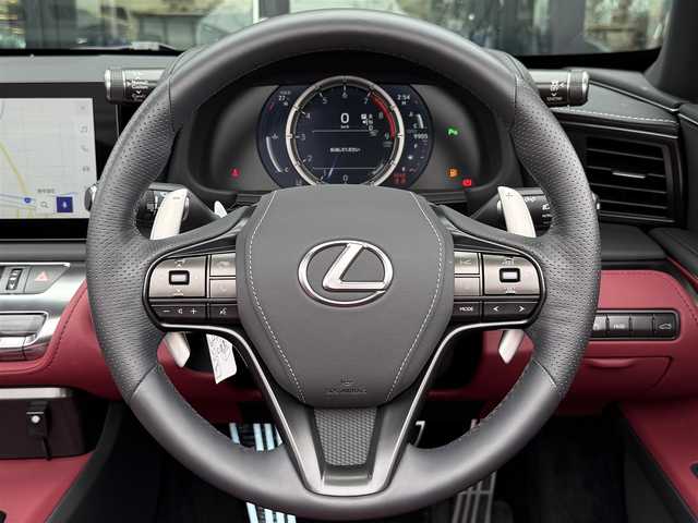 レクサス ＬＣ 500 コンバーチブル 栃木県 2023(令5)年 1万km ホワイトノーヴァガラスフレーク ワンオーナー/12.3インチナビ/AppleCarPlay・AndroidAuto/フルセグTV（走行中視聴可）/Bluetoothオーディオ/パノラミックビューモニター/カラーヘッドアップディスプレイ/レクサスセーフティシステムプラス/MOP鍛造アルミホイール/（切削光輝＋スーパーグロスブラックメタリック塗装）/ダークローズセミアニリン本革シート/ベンチレーション/ステア・シートヒーター/純正ドライブレコーダー/3眼フルLEDヘッドライト/ビルトインETC2.0/スマートキー×1/カードキー×1