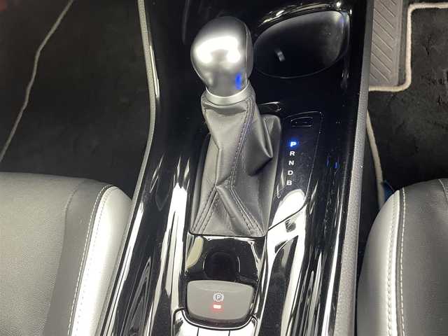 トヨタ Ｃ－ＨＲ G モード ネロ 熊本県 2019(平31)年 7.7万km ホワイトパールクリスタルシャイン 純正ナビ（ＣＤ・ＤＶＤ・フルセグ・ＢＴ・ＳＤ）/バックカメラ　/ビルトインＥＴＣ　/社外前後ドライブレコーダー　/レーダークルーズコントロール　/前後クリアランスソナー　/前席シートヒーター/車線逸脱警報/先行車発進お知らせ機能/ブラインドスポットモニター/横滑り防止/デジタルインナーミラー/ハーフレザーシート/純正フロアマット/純正１８インチAW/オートライト/オートマチックハイビーム/LEDヘッドライト/フォグライト/スマートキー/プッシュスタート/スペアキー1本/保証書/取扱説明書
