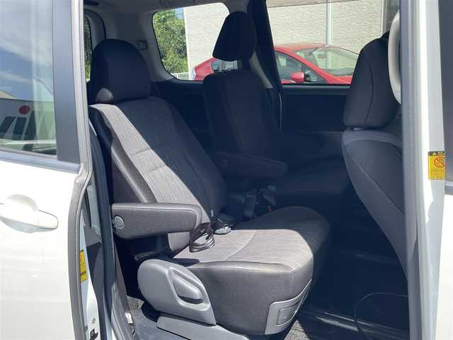 トヨタ ヴォクシー ZS 静岡県 2010(平22)年 7.6万km ホワイトパールクリスタルシャイン 純正ナビ/フルセグTV/DVD/CD/BT/MSV/バックカメラ/両側パワースライドドア/社外16インチAW/パドルシフト/ビルトインETC/HIDヘッドライト/前方ドライブレコーダー/保証書/取扱説明書/H25/27/29/R1/3/5点検記録簿有