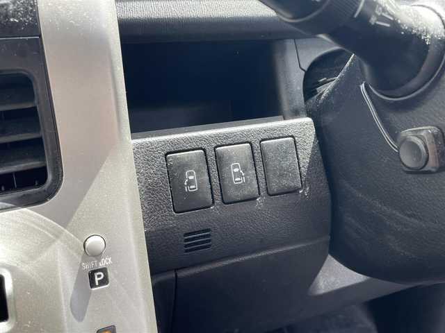 トヨタ ヴォクシー ZS 静岡県 2010(平22)年 7.6万km ホワイトパールクリスタルシャイン 純正ナビ/フルセグTV/DVD/CD/BT/MSV/バックカメラ/両側パワースライドドア/社外16インチAW/パドルシフト/ビルトインETC/HIDヘッドライト/前方ドライブレコーダー/保証書/取扱説明書/H25/27/29/R1/3/5点検記録簿有