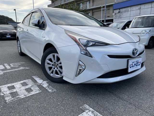 トヨタ プリウス S 兵庫県 2016(平28)年 13.6万km ホワイトパールクリスタルシャイン 純正7インチナビ/(フルセグTV/CD/SD/BT)/バックカメラ/ビルトインETC/オートエアコン/ドライブセレクト/革巻きステアリング/ステアリングスイッチ/オートライト/ふらつき防止/純正フロアマット/プッシュスタート＆スマートキー/ウインカー付き電動格納ミラー/ドアバイザー/LEDヘッドライト/フォグランプ/純正15インチAW