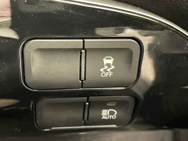 トヨタ プリウス S 福島県 2020(令2)年 4.5万km シルバーM 純正９インチナビ　/ CD フルセグTV Bluetooth/バックカメラ　/レーダークルーズコントロール　/ＬＥＤヘッドライト　/セーフティーセンス　/コーナーセンサー　/スマートキー　/純正フロアマット　/ビルトインETC