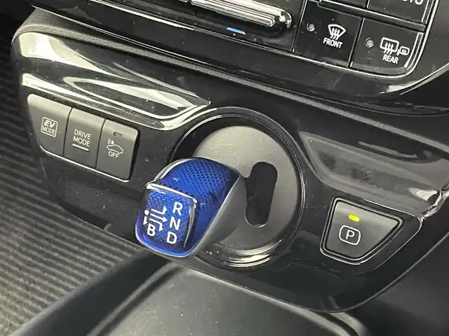 トヨタ プリウス S 福島県 2020(令2)年 4.5万km シルバーM 純正９インチナビ　/ CD フルセグTV Bluetooth/バックカメラ　/レーダークルーズコントロール　/ＬＥＤヘッドライト　/セーフティーセンス　/コーナーセンサー　/スマートキー　/純正フロアマット　/ビルトインETC