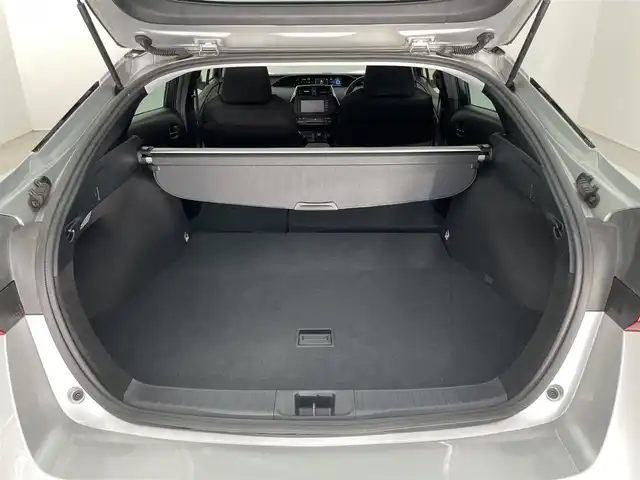 トヨタ プリウス S 福島県 2020(令2)年 4.5万km シルバーM 純正９インチナビ　/ CD フルセグTV Bluetooth/バックカメラ　/レーダークルーズコントロール　/ＬＥＤヘッドライト　/セーフティーセンス　/コーナーセンサー　/スマートキー　/純正フロアマット　/ビルトインETC
