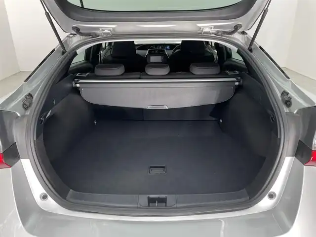 トヨタ プリウス S 福島県 2020(令2)年 4.5万km シルバーM 純正９インチナビ　/ CD フルセグTV Bluetooth/バックカメラ　/レーダークルーズコントロール　/ＬＥＤヘッドライト　/セーフティーセンス　/コーナーセンサー　/スマートキー　/純正フロアマット　/ビルトインETC