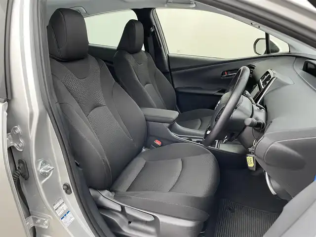 トヨタ プリウス S 福島県 2020(令2)年 4.5万km シルバーM 純正９インチナビ　/ CD フルセグTV Bluetooth/バックカメラ　/レーダークルーズコントロール　/ＬＥＤヘッドライト　/セーフティーセンス　/コーナーセンサー　/スマートキー　/純正フロアマット　/ビルトインETC