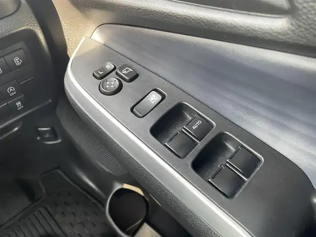スズキ ソリオ HV MZ 滋賀県 2021(令3)年 2.5万km メロウディープレッドパール ガソリン/2WD/CVT/両側パワースライドドア/純正10インチナビ（CN-RZ10672A）/（FM/AM/CD/DVD/フルセグ/SD/Bluetooth）/バックカメラ・全周囲カメラ/運転席・助手席シートヒーター/ドライブレコーダー/クルーズコントロール/レーンキープアシスト/プリクラッシュブレーキアシスト/横滑り防止装置/コーナーセンサー/革巻きステアリング/ステアリングスイッチ/ヘッドアップディスプレイ/アイドリングストップ/電動格納ミラー/オートライト/オートエアコン/純正フロアマット/純正ドアバイザー/プッシュスタート/スマートキー/スペアキー