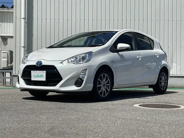トヨタ アクア S 富山県 2015(平27)年 8.2万km ライムホワイトパールクリスタルシャイン ワンオーナー／/ＳＤナビ／/フルセグＴＶ／/Ｂｌｕｅｔｏｏｔｈ／/ＤＶＤ再生／/プッシュスタートエンジン／/スマートキー/衝突軽減ブレーキ／/レーンディパーチャーアラート／/ＬＥＤオートライト／/オートマチックハイビーム／/ビルトインＥＴＣ