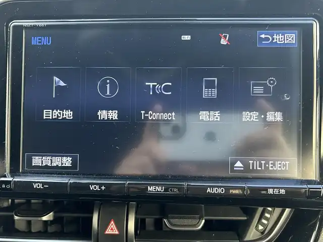 トヨタ Ｃ－ＨＲ G 愛知県 2017(平29)年 7.1万km ホワイトパールクリスタルシャイン 純正ディーラーナビ（AM/FM/CD/DVD/BT/フルセグTV）/トヨタセーフティセンス/　・レーンディパーチャーアラート/　・ブラインドスポットモニター/　・クリアランスソナー/　・プリクラッシュセーフティー/　・リアクロストラフィックアラート/　・オートハイビーム/　・レーダークルーズコントロール/レザーシート/電動パーキングブレーキ/ブレーキホールド/純正18インチアルミホイール/シートヒーター/バックカメラ/デュアルエアコン/自動防眩ミラー/前方ドラレコ/ビルドインETC２．０/オート格納ミラー/ドアバイザー/レベライザー/純正フロアマット