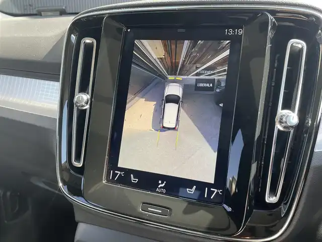 ボルボ ＸＣ４０ T4 モメンタム 香川県 2020(令2)年 3.2万km アイスホワイト パノラマサンルーフ/純正ナビ、地デジ、ＣａｒＰｌａｙ/全方位カメラ/ハーフレザーシート/Ｄ席パワーシートメモリ×２/前席シートヒーター/ハンドルヒーター/ＡＣＣ/ワイヤレス充電/衝突軽減/前後コーナーセンサー/純正19インチアルミ/ＥＴＣ/スマートキー/ＬＥＤライト