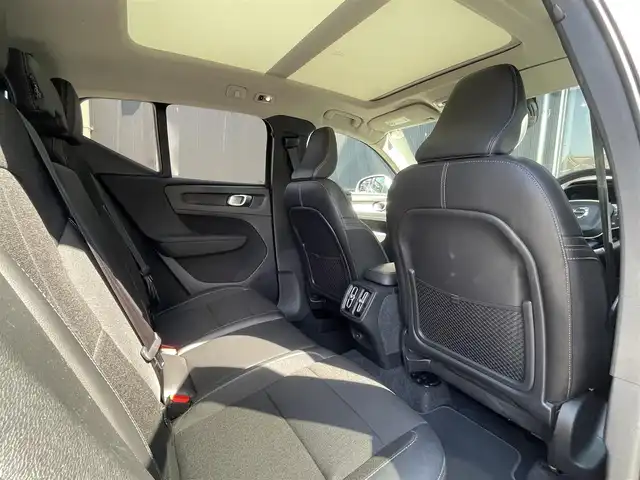 ボルボ ＸＣ４０ T4 モメンタム 香川県 2020(令2)年 3.2万km アイスホワイト パノラマサンルーフ/純正ナビ、地デジ、ＣａｒＰｌａｙ/全方位カメラ/ハーフレザーシート/Ｄ席パワーシートメモリ×２/前席シートヒーター/ハンドルヒーター/ＡＣＣ/ワイヤレス充電/衝突軽減/前後コーナーセンサー/純正19インチアルミ/ＥＴＣ/スマートキー/ＬＥＤライト
