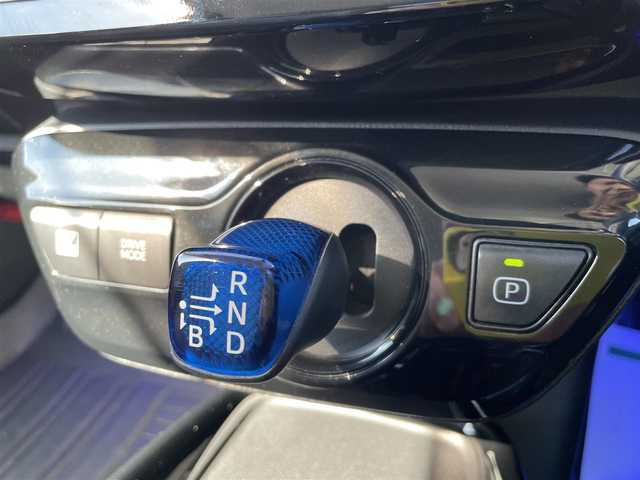 トヨタ プリウス Sツーリングセレクション 石川県 2021(令3)年 5.9万km 黒 アルパイン9型ナビ/フルセグTV/バックカメラ/LEDヘッドライト/ETC/ドライブレコーダー/革シート/シートヒーター/スマートキー/トヨタセーフティセンス/レーダークルーズ/モデリスタエアロ/AC100V/社外アルミホイール/電動ミラー