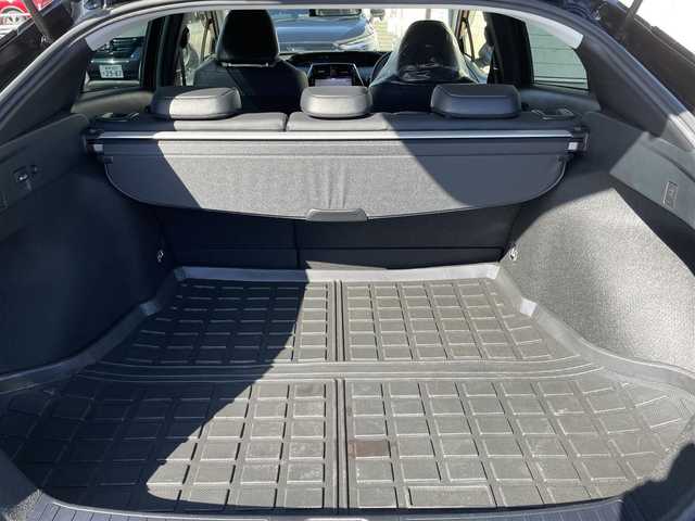 トヨタ プリウス Sツーリングセレクション 石川県 2021(令3)年 5.9万km 黒 アルパイン9型ナビ/フルセグTV/バックカメラ/LEDヘッドライト/ETC/ドライブレコーダー/革シート/シートヒーター/スマートキー/トヨタセーフティセンス/レーダークルーズ/モデリスタエアロ/AC100V/社外アルミホイール/電動ミラー