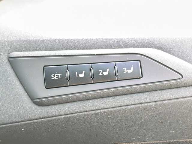 トヨタ ヴェルファイア Z Gエディション 佐賀県 2016(平28)年 14.6万km ホワイトパールクリスタルシャイン ・モデリスタエアロ/・純正9インチナビ/（フルセグ/Bluetooth/DISC/SD/SDREC/AM/FM）/・バックカメラ/・フリップダウンモニター/・ドライブレコーダー/・横滑り防止装置/・LEDヘッドライト/・フォグランプ/・ETC/・両側パワースライドドア/・D/N席パワーシート/・ヒートステアリング/・イルミネーションランプ