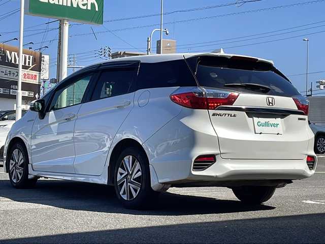 ホンダ シャトル ハイブリッド ホンダセンシング 徳島県 2018(平30)年 5.4万km ホワイトオーキッドパール 禁煙車/純正ナビ/（Bluetooth/CD/SD）/HIDヘッドライト/オートエアコン/社外フロアマット/ETC/純正ホイールキャップ/パワステ/パワーウィンドウ/Wエアバッグ/横滑り防止/盗難防止装置