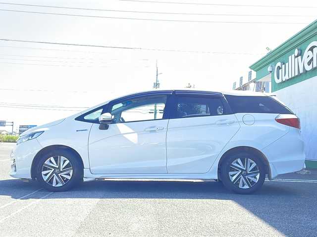 ホンダ シャトル ハイブリッド ホンダセンシング 徳島県 2018(平30)年 5.4万km ホワイトオーキッドパール 禁煙車/純正ナビ/（Bluetooth/CD/SD）/HIDヘッドライト/オートエアコン/社外フロアマット/ETC/純正ホイールキャップ/パワステ/パワーウィンドウ/Wエアバッグ/横滑り防止/盗難防止装置