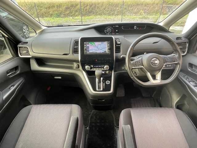 日産 セレナ ハイウェイスター Vセレクション 静岡県 2018(平30)年 4.7万km ブリリアントホワイトパール ワンオーナー/ETC/バックカメラ/クルーズコントロール/フルセグTV/純正SDナビ（CD/Bluetooth機能あり）/純正フロアマット/純正アルミホイール/プッシュスタート/スマートキー/両側パワースライドドア/アイドリングストップ/ウィンカーミラー/ドアバイザー/横滑り防止機能