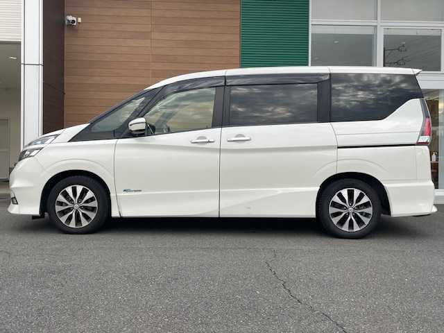 日産 セレナ ハイウェイスター Vセレクション 静岡県 2018(平30)年 4.7万km ブリリアントホワイトパール ワンオーナー/ETC/バックカメラ/クルーズコントロール/フルセグTV/純正SDナビ（CD/Bluetooth機能あり）/純正フロアマット/純正アルミホイール/プッシュスタート/スマートキー/両側パワースライドドア/アイドリングストップ/ウィンカーミラー/ドアバイザー/横滑り防止機能