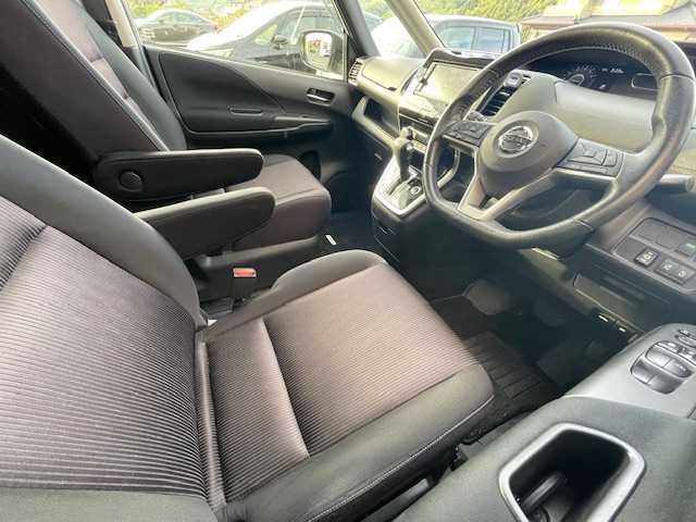 日産 セレナ ハイウェイスター Vセレクション 静岡県 2018(平30)年 4.7万km ブリリアントホワイトパール ワンオーナー/ETC/バックカメラ/クルーズコントロール/フルセグTV/純正SDナビ（CD/Bluetooth機能あり）/純正フロアマット/純正アルミホイール/プッシュスタート/スマートキー/両側パワースライドドア/アイドリングストップ/ウィンカーミラー/ドアバイザー/横滑り防止機能