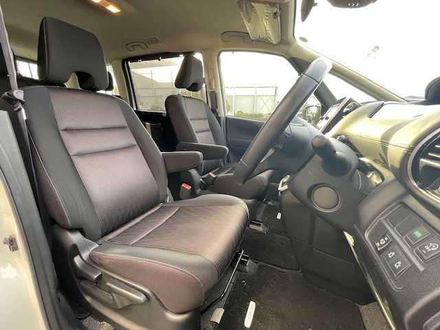 日産 セレナ ハイウェイスター Vセレクション 静岡県 2018(平30)年 4.7万km ブリリアントホワイトパール ワンオーナー/ETC/バックカメラ/クルーズコントロール/フルセグTV/純正SDナビ（CD/Bluetooth機能あり）/純正フロアマット/純正アルミホイール/プッシュスタート/スマートキー/両側パワースライドドア/アイドリングストップ/ウィンカーミラー/ドアバイザー/横滑り防止機能