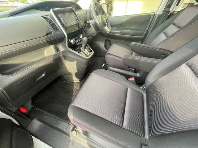 日産 セレナ ハイウェイスター Vセレクション 静岡県 2018(平30)年 4.7万km ブリリアントホワイトパール ワンオーナー/ETC/バックカメラ/クルーズコントロール/フルセグTV/純正SDナビ（CD/Bluetooth機能あり）/純正フロアマット/純正アルミホイール/プッシュスタート/スマートキー/両側パワースライドドア/アイドリングストップ/ウィンカーミラー/ドアバイザー/横滑り防止機能