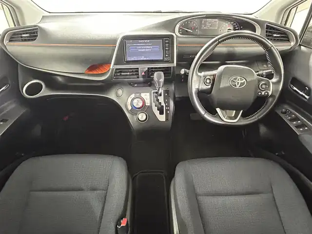 トヨタ シエンタ G 佐賀県 2017(平29)年 2.8万km ホワイトパールクリスタルシャイン 純正７インチナビ/フルセグTV/CD/DVD/Bluetooth/バックカメラ/衝突被害軽減システム/車線逸脱警報/先行車発進お知らせ機能/オートライト/オートマチックハイビーム/LEDヘッドライト/フォグライト/横滑り防止装置/ビルトインETC/アイドリングストップ/両側パワースライドドア/ISOFIX対応シート/純正フロアマット/ドアバイザー/スマートキー/スペアキー×１/ステアリングスイッチ/電動格納ミラー