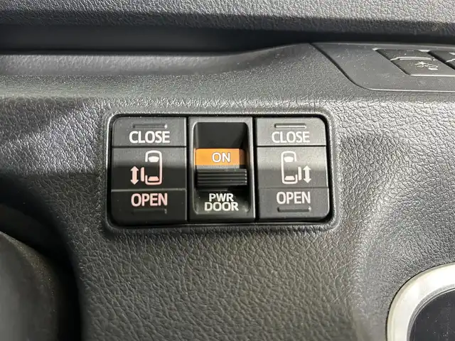 トヨタ シエンタ G 佐賀県 2017(平29)年 2.8万km ホワイトパールクリスタルシャイン 純正７インチナビ/フルセグTV/CD/DVD/Bluetooth/バックカメラ/衝突被害軽減システム/車線逸脱警報/先行車発進お知らせ機能/オートライト/オートマチックハイビーム/LEDヘッドライト/フォグライト/横滑り防止装置/ビルトインETC/アイドリングストップ/両側パワースライドドア/ISOFIX対応シート/純正フロアマット/ドアバイザー/スマートキー/スペアキー×１/ステアリングスイッチ/電動格納ミラー