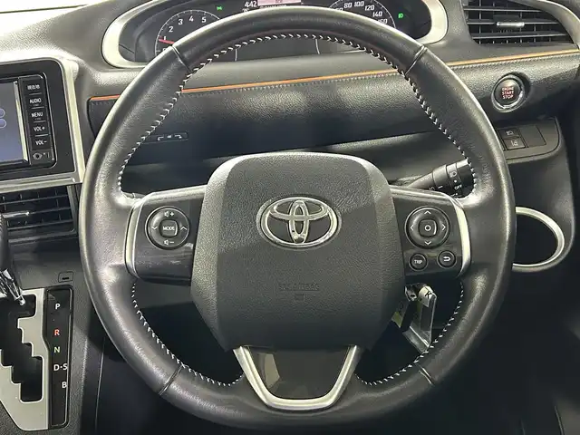 トヨタ シエンタ G 佐賀県 2017(平29)年 2.8万km ホワイトパールクリスタルシャイン 純正７インチナビ/フルセグTV/CD/DVD/Bluetooth/バックカメラ/衝突被害軽減システム/車線逸脱警報/先行車発進お知らせ機能/オートライト/オートマチックハイビーム/LEDヘッドライト/フォグライト/横滑り防止装置/ビルトインETC/アイドリングストップ/両側パワースライドドア/ISOFIX対応シート/純正フロアマット/ドアバイザー/スマートキー/スペアキー×１/ステアリングスイッチ/電動格納ミラー