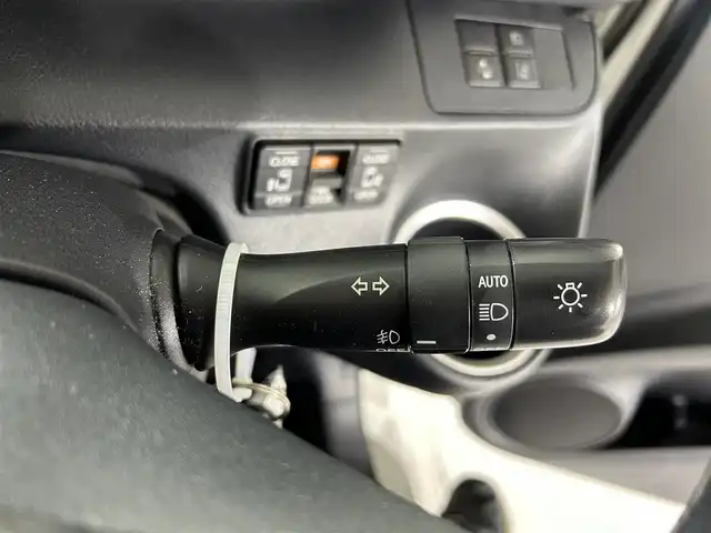 トヨタ シエンタ G 佐賀県 2017(平29)年 2.8万km ホワイトパールクリスタルシャイン 純正７インチナビ/フルセグTV/CD/DVD/Bluetooth/バックカメラ/衝突被害軽減システム/車線逸脱警報/先行車発進お知らせ機能/オートライト/オートマチックハイビーム/LEDヘッドライト/フォグライト/横滑り防止装置/ビルトインETC/アイドリングストップ/両側パワースライドドア/ISOFIX対応シート/純正フロアマット/ドアバイザー/スマートキー/スペアキー×１/ステアリングスイッチ/電動格納ミラー