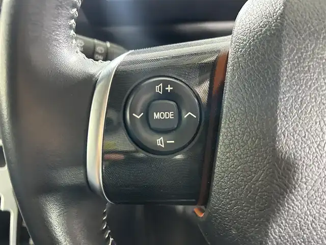 トヨタ シエンタ G 佐賀県 2017(平29)年 2.8万km ホワイトパールクリスタルシャイン 純正７インチナビ/フルセグTV/CD/DVD/Bluetooth/バックカメラ/衝突被害軽減システム/車線逸脱警報/先行車発進お知らせ機能/オートライト/オートマチックハイビーム/LEDヘッドライト/フォグライト/横滑り防止装置/ビルトインETC/アイドリングストップ/両側パワースライドドア/ISOFIX対応シート/純正フロアマット/ドアバイザー/スマートキー/スペアキー×１/ステアリングスイッチ/電動格納ミラー