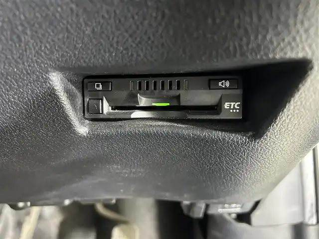 トヨタ シエンタ G 佐賀県 2017(平29)年 2.8万km ホワイトパールクリスタルシャイン 純正７インチナビ/フルセグTV/CD/DVD/Bluetooth/バックカメラ/衝突被害軽減システム/車線逸脱警報/先行車発進お知らせ機能/オートライト/オートマチックハイビーム/LEDヘッドライト/フォグライト/横滑り防止装置/ビルトインETC/アイドリングストップ/両側パワースライドドア/ISOFIX対応シート/純正フロアマット/ドアバイザー/スマートキー/スペアキー×１/ステアリングスイッチ/電動格納ミラー