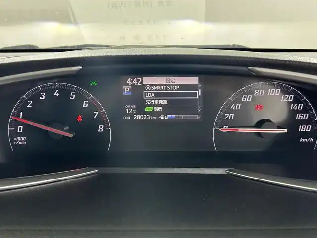 トヨタ シエンタ G 佐賀県 2017(平29)年 2.8万km ホワイトパールクリスタルシャイン 純正７インチナビ/フルセグTV/CD/DVD/Bluetooth/バックカメラ/衝突被害軽減システム/車線逸脱警報/先行車発進お知らせ機能/オートライト/オートマチックハイビーム/LEDヘッドライト/フォグライト/横滑り防止装置/ビルトインETC/アイドリングストップ/両側パワースライドドア/ISOFIX対応シート/純正フロアマット/ドアバイザー/スマートキー/スペアキー×１/ステアリングスイッチ/電動格納ミラー